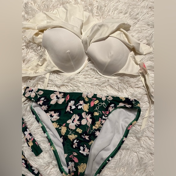 Bikini - Picture 3 of 3